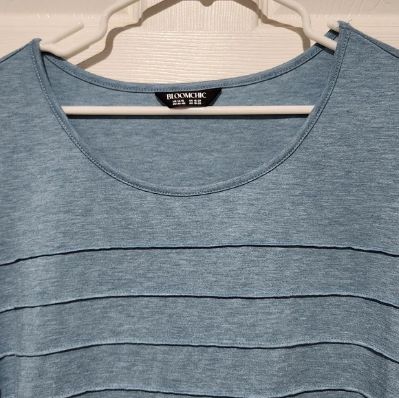 BloomChic Teal Short Sleeve Top Size 1X - Picture 3 of 7